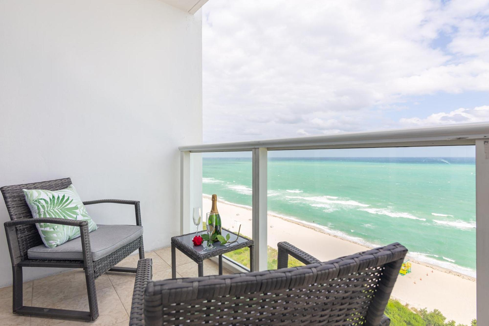 Girasole Rentals Suites Майами-Бич Экстерьер фото